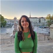 Profesora especializada en escritura y conversaciones de forma online
